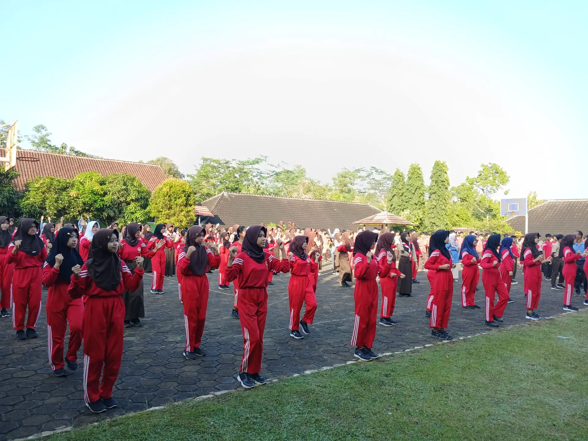 Senam Anak Indonesia Hebat Meningkatkan Kebugaran Murid SMP Negeri 2 Somagede